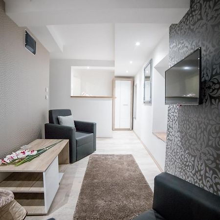 Apartmani Aleksandra U Centru Grada 크라구예바츠 외부 사진
