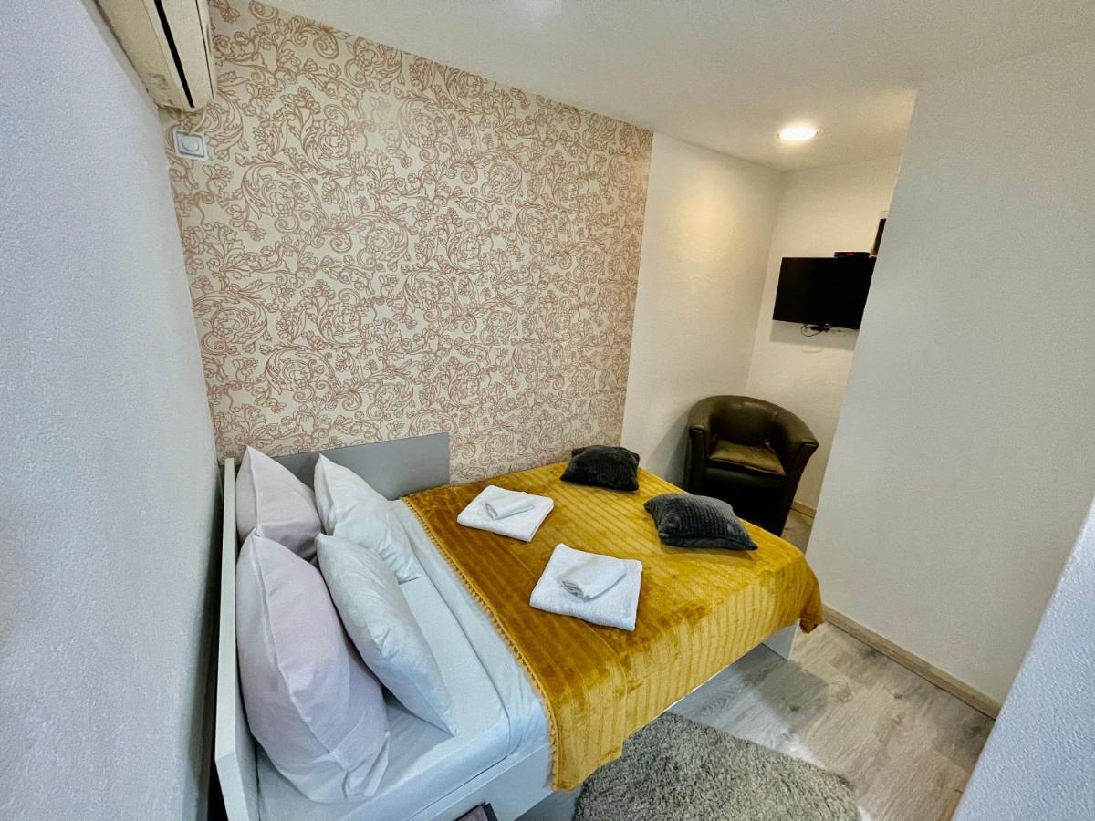 Apartmani Aleksandra U Centru Grada 크라구예바츠 외부 사진