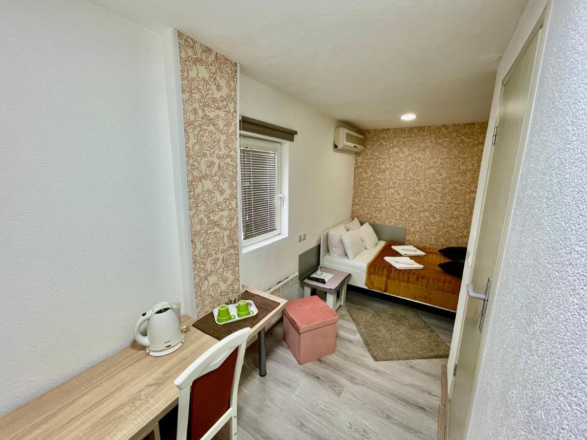 Apartmani Aleksandra U Centru Grada 크라구예바츠 외부 사진