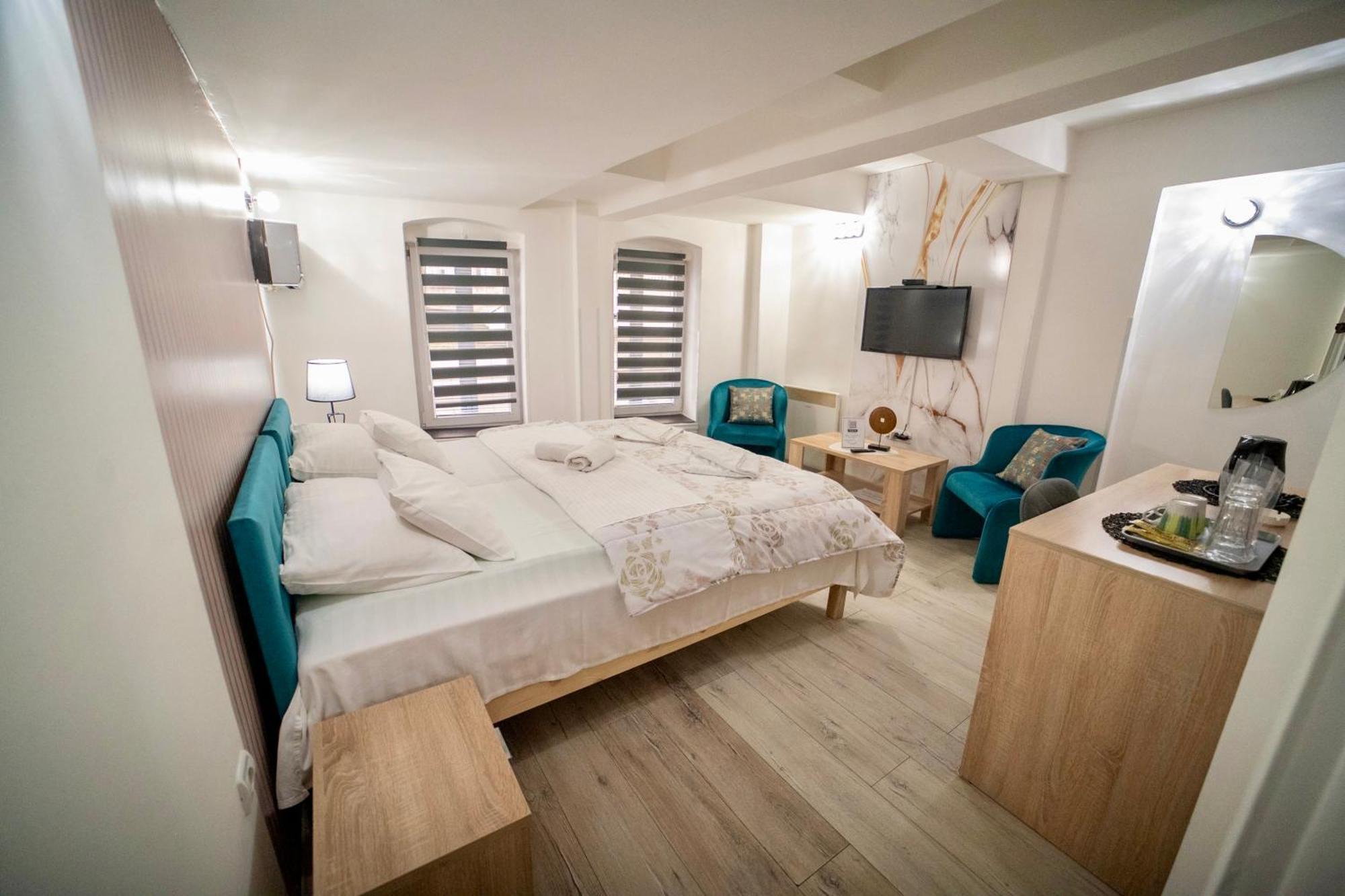 Apartmani Aleksandra U Centru Grada 크라구예바츠 외부 사진