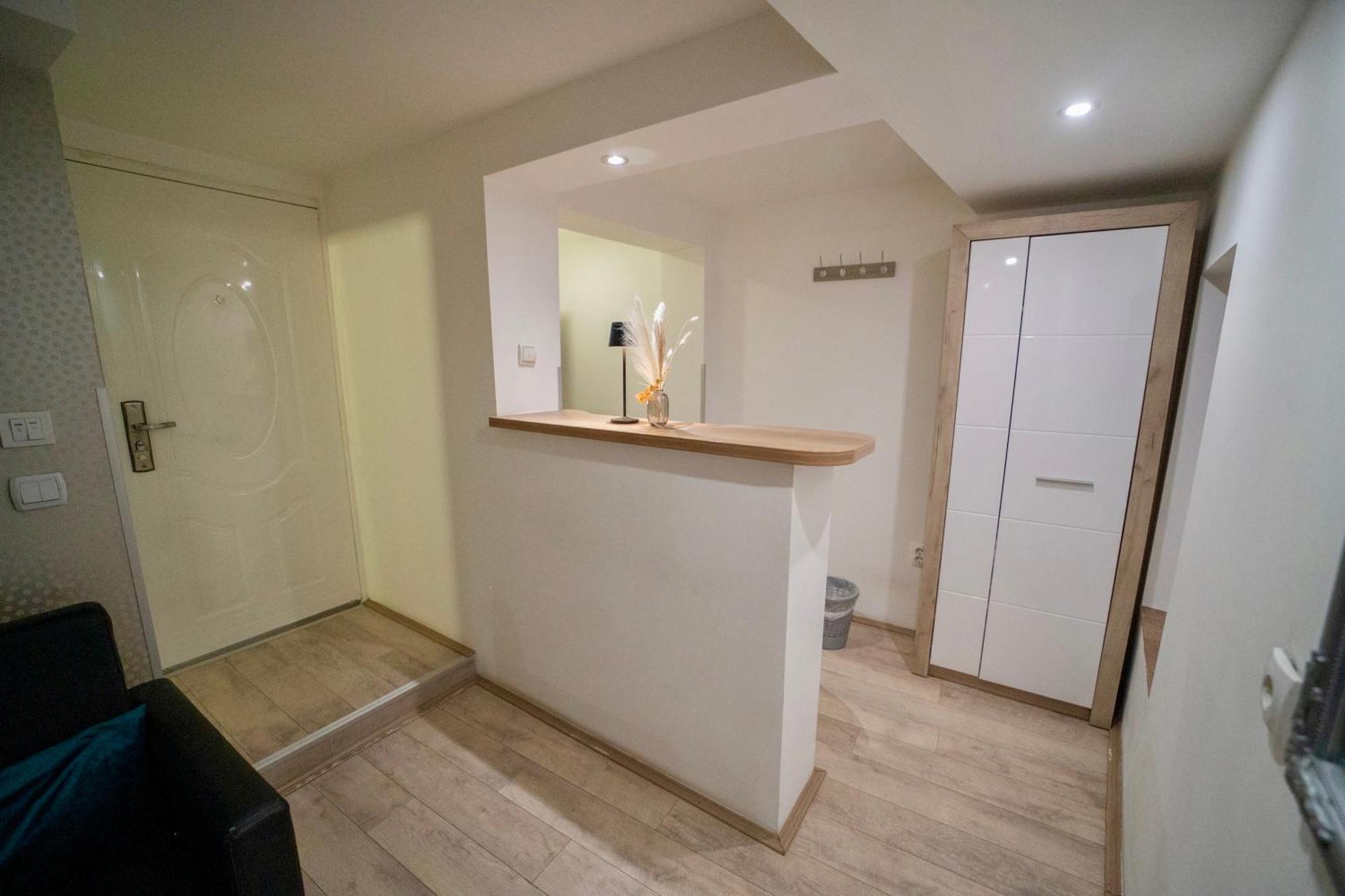 Apartmani Aleksandra U Centru Grada 크라구예바츠 외부 사진