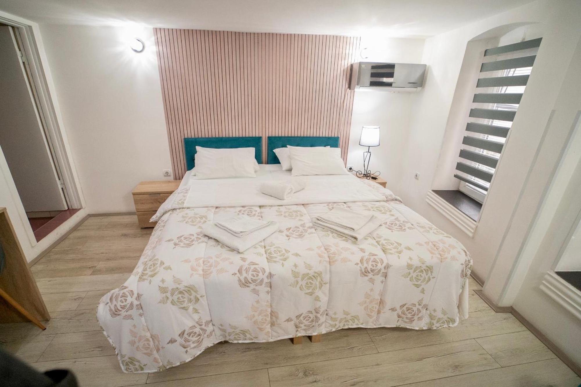 Apartmani Aleksandra U Centru Grada 크라구예바츠 외부 사진
