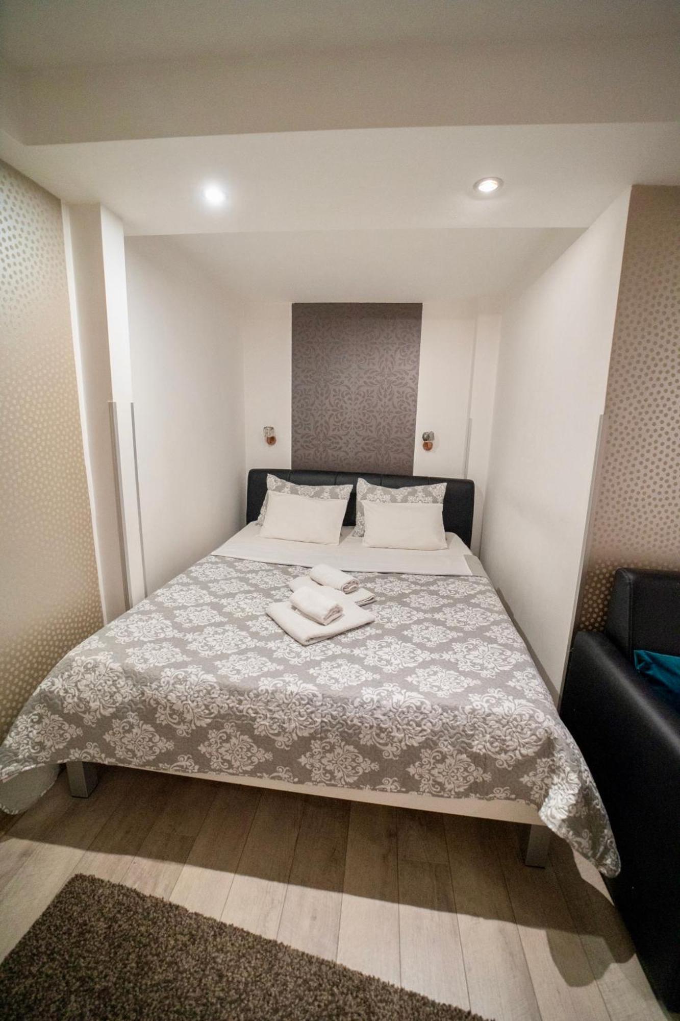 Apartmani Aleksandra U Centru Grada 크라구예바츠 외부 사진