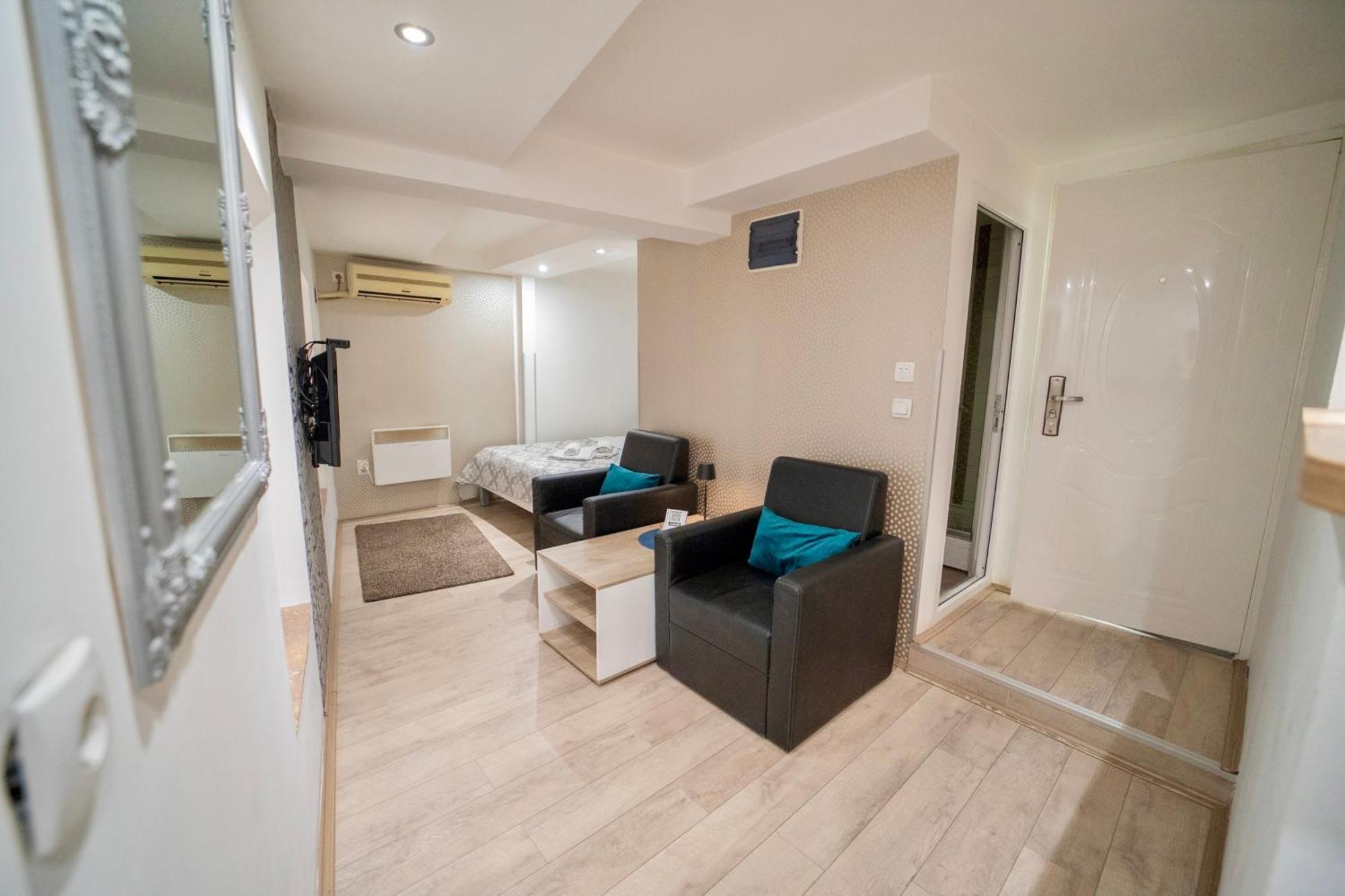 Apartmani Aleksandra U Centru Grada 크라구예바츠 외부 사진
