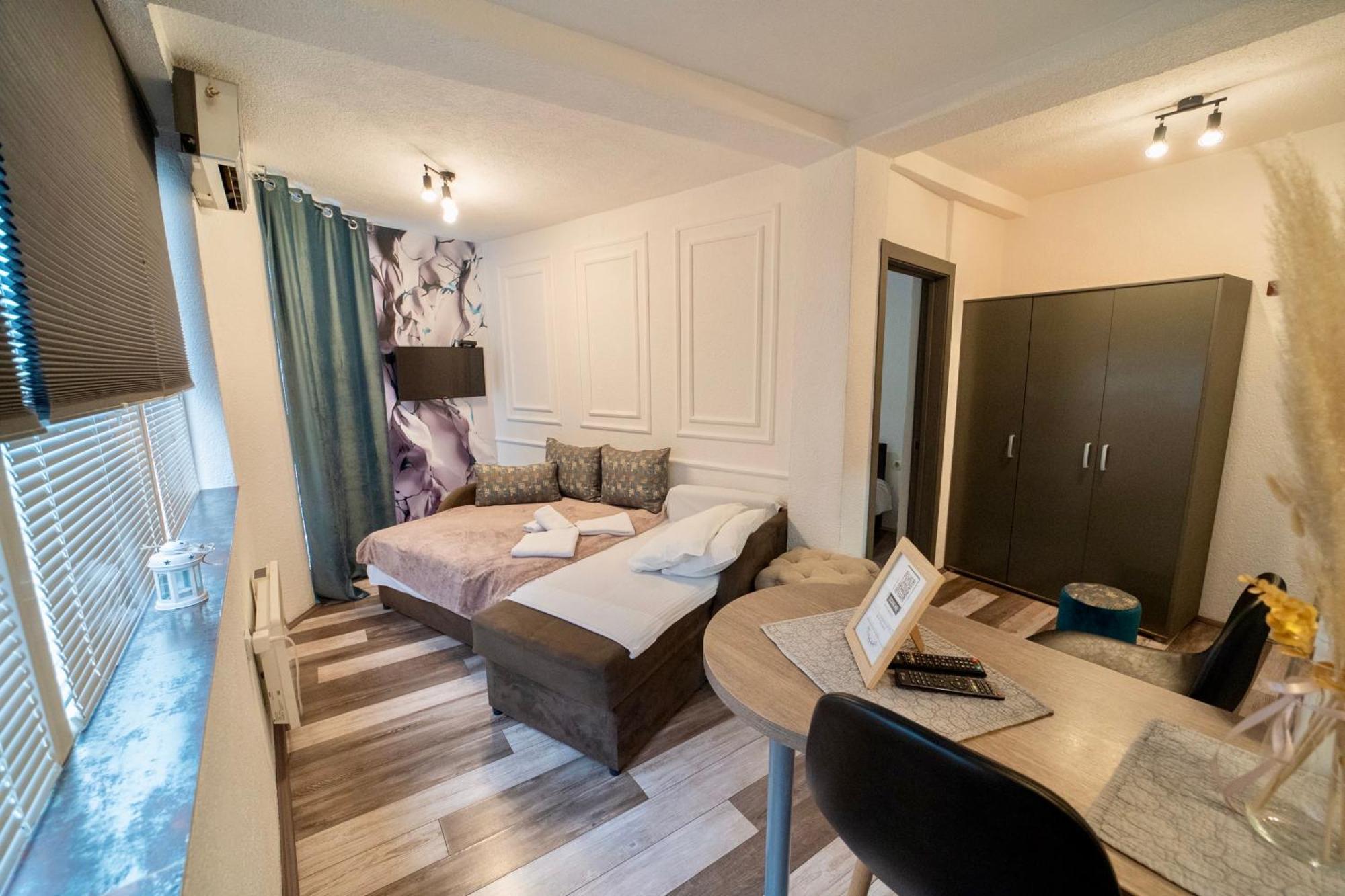 Apartmani Aleksandra U Centru Grada 크라구예바츠 외부 사진