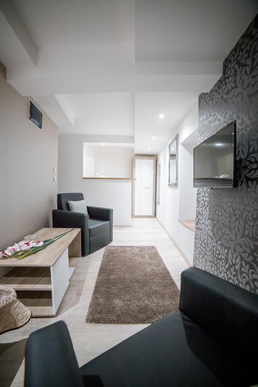 Apartmani Aleksandra U Centru Grada 크라구예바츠 외부 사진